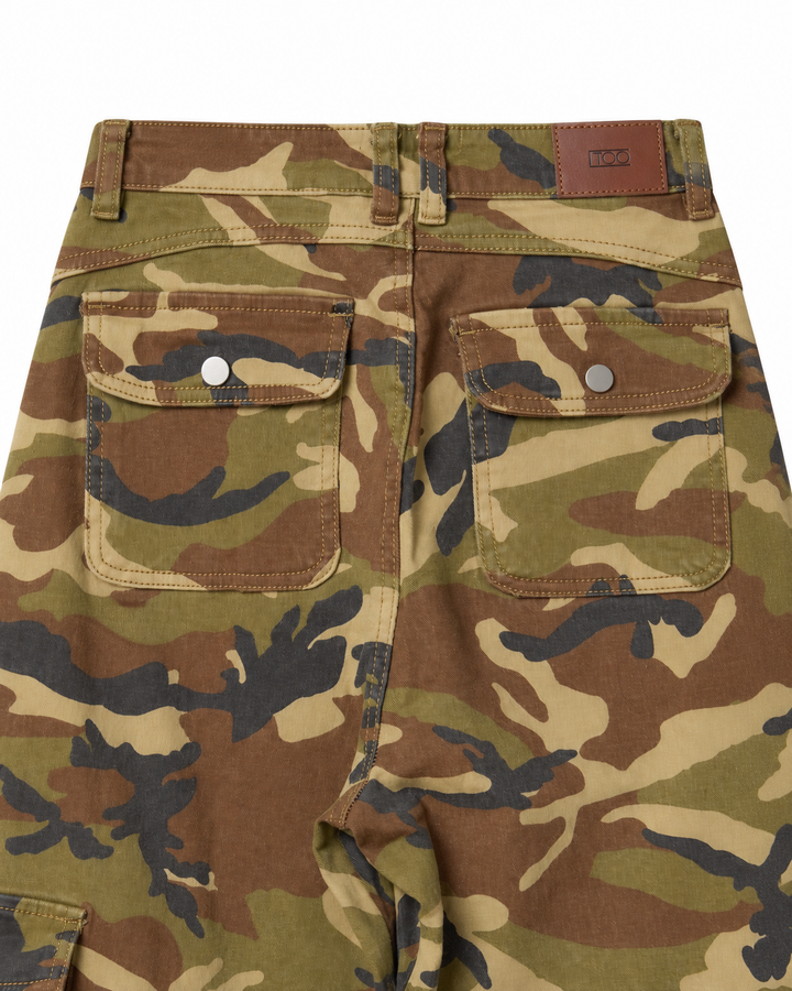 Camo cargo pants with pockets
