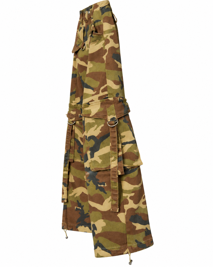 Camo cargo pants with pockets