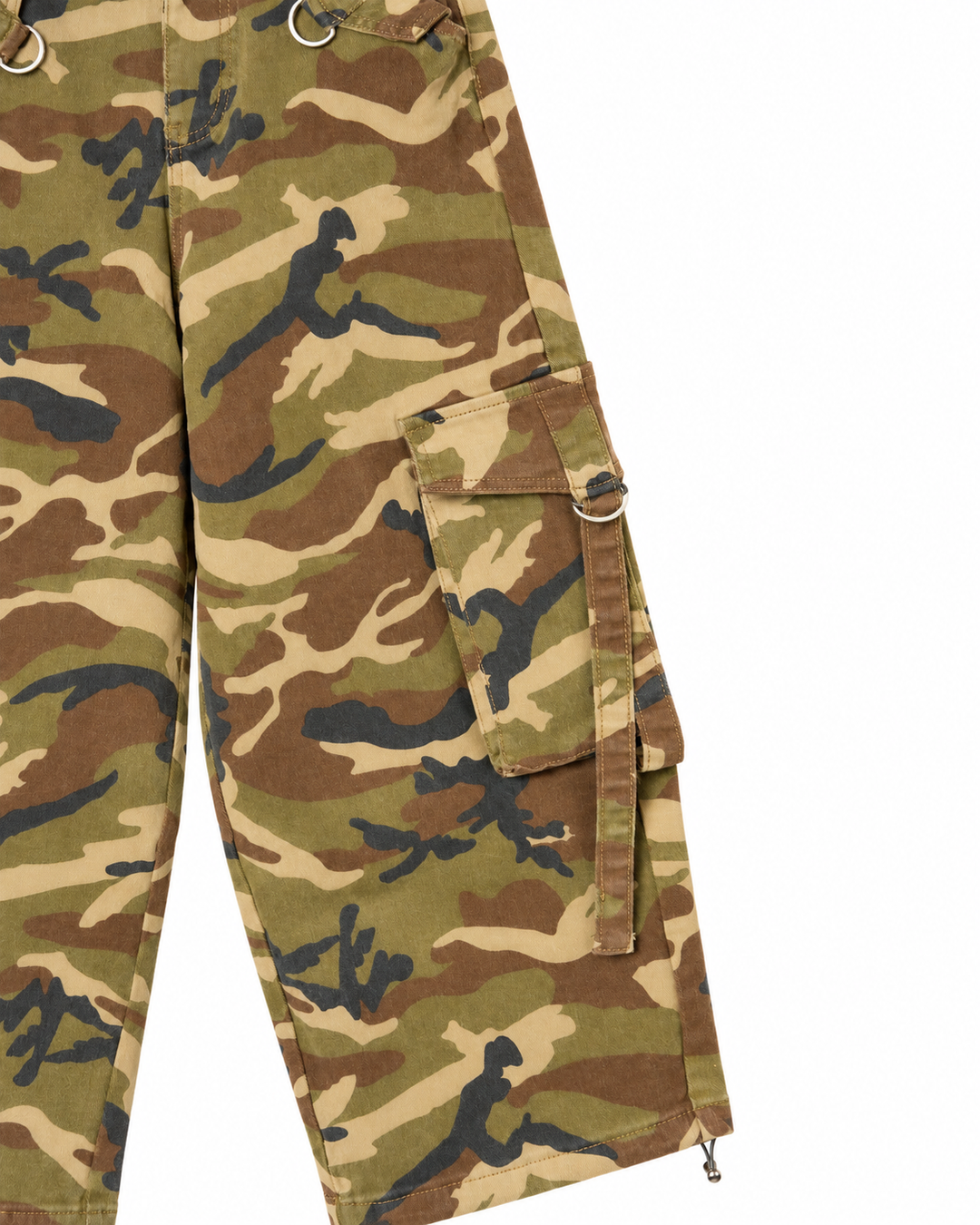 Camo cargo pants with pockets