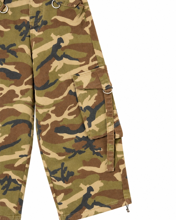 Camo cargo pants with pockets