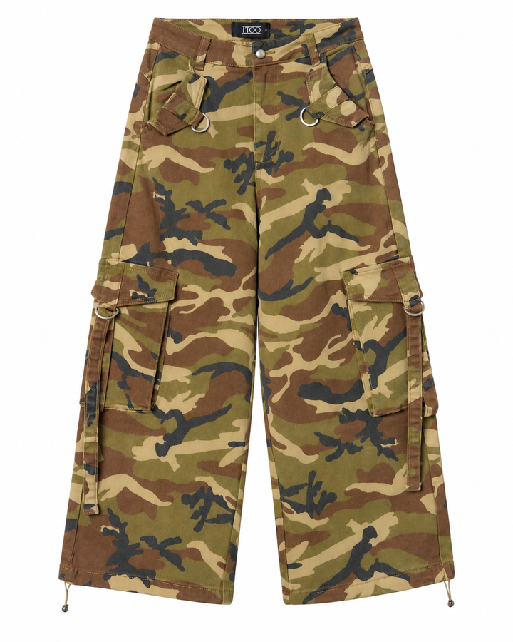 Camo cargo pants with pockets