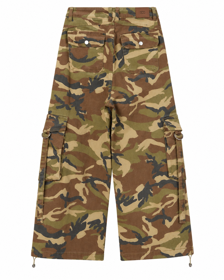 Camo cargo pants with pockets