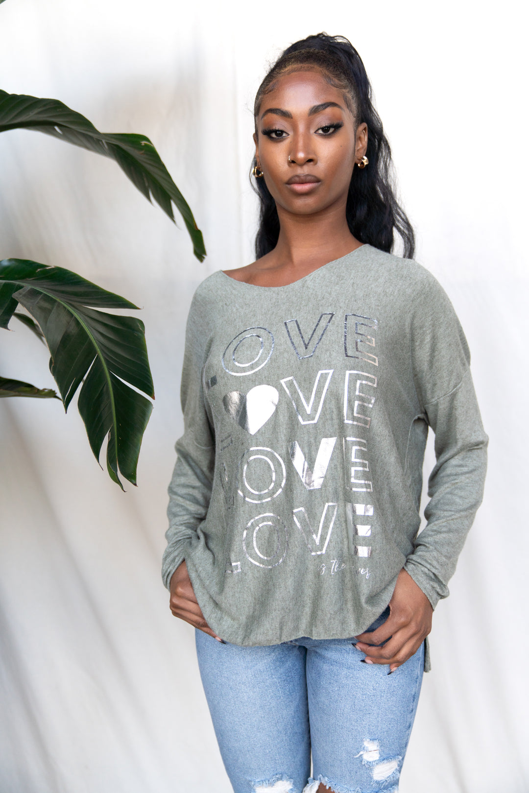Suéter con estampado de letras gráficas LOVE de Soft &amp; Cozzy