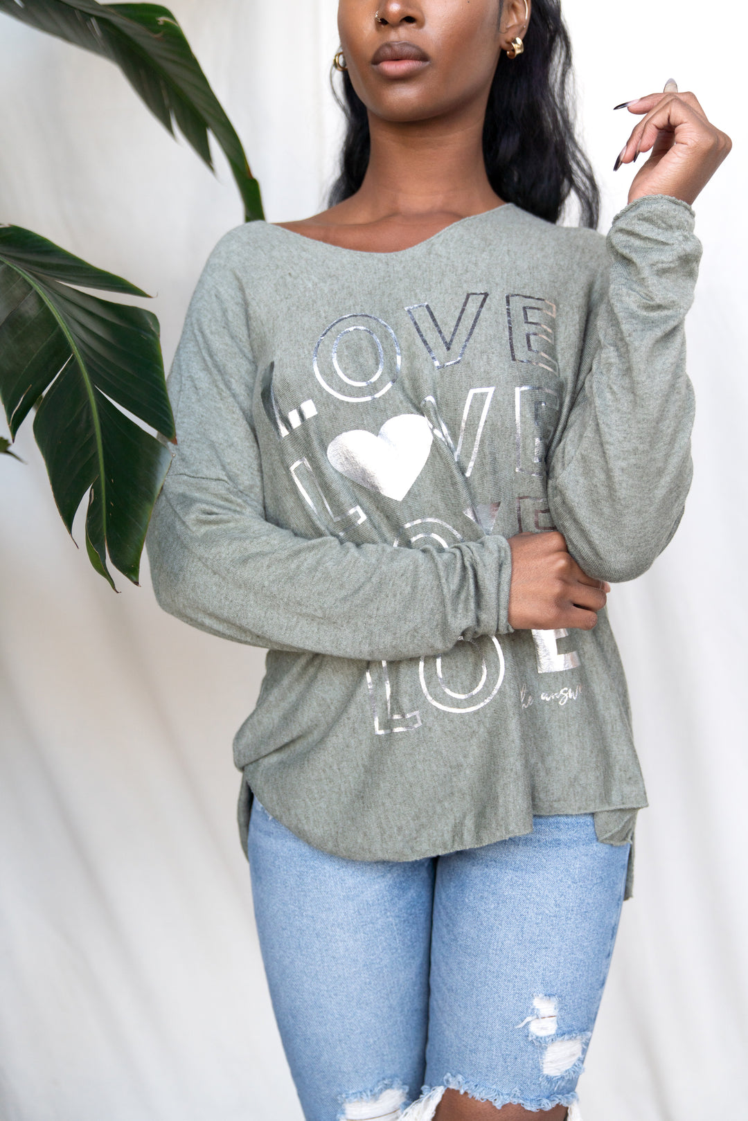 Suéter con estampado de letras gráficas LOVE de Soft &amp; Cozzy