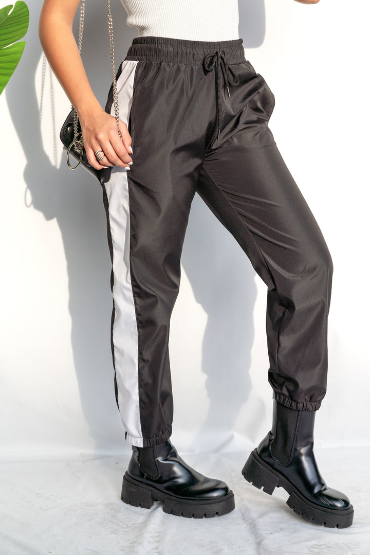 Pantalones jogger con rayas laterales sólidas